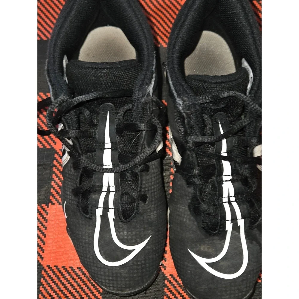 Nike Alpha Menace Shark 3 Football Cleats Black White Youth 3.5Y CV0581-001